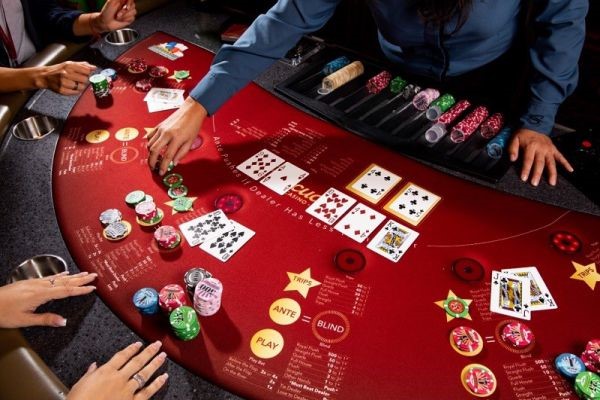 Chơi Poker đổi thưởng kiếm tiền như thế nào?